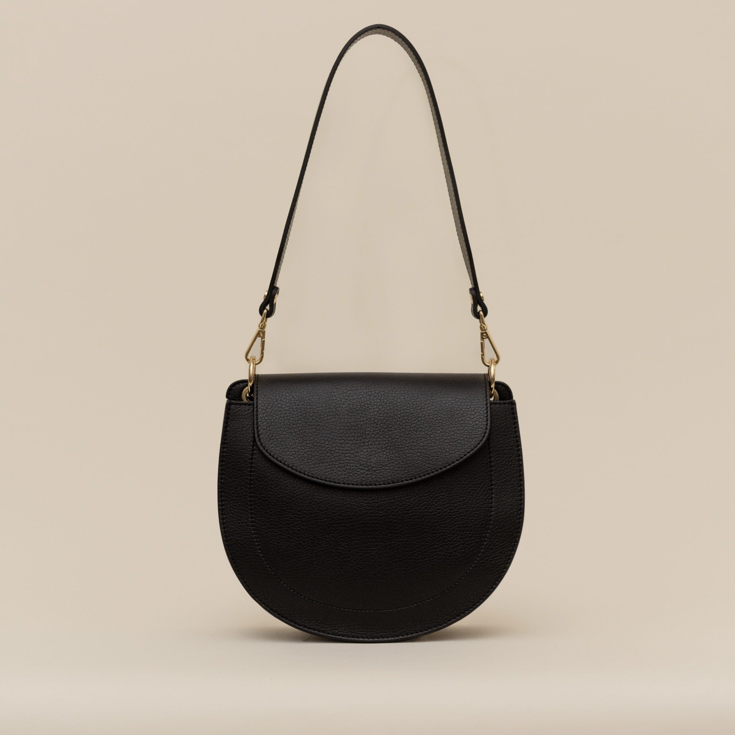 Round Bag Black Leather Handbag Vilanera - Still 1